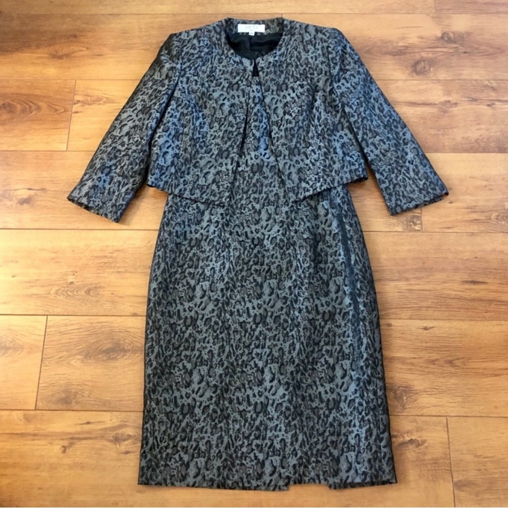 Excellent Kasper 2 piece dress suit